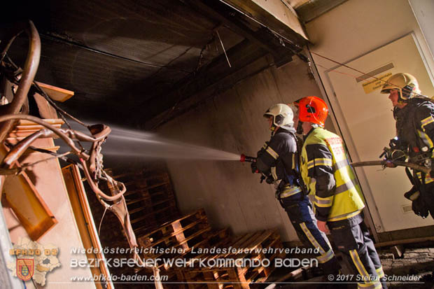 20170707 Naechtlicher Brand in einer Garage in Bad Voeslau Foto:© Stefan Schneider BFK Baden 20170707 Naechtlicher Brand in einer Garage in Bad Voeslau Foto:© Stefan Schneider BFK Baden