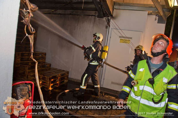 20170707 Naechtlicher Brand in einer Garage in Bad Voeslau Foto:© Stefan Schneider BFK Baden 20170707 Naechtlicher Brand in einer Garage in Bad Voeslau Foto:© Stefan Schneider BFK Baden