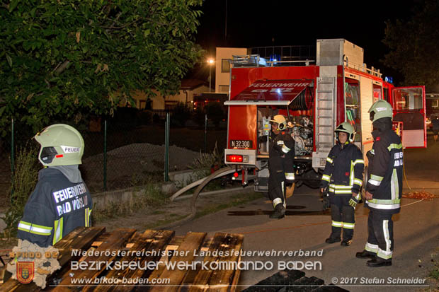20170707 Naechtlicher Brand in einer Garage in Bad Voeslau Foto:© Stefan Schneider BFK Baden 20170707 Naechtlicher Brand in einer Garage in Bad Voeslau Foto:© Stefan Schneider BFK Baden