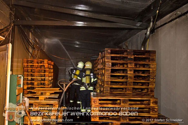 20170707 Naechtlicher Brand in einer Garage in Bad Voeslau Foto:© Stefan Schneider BFK Baden 20170707 Naechtlicher Brand in einer Garage in Bad Voeslau Foto:© Stefan Schneider BFK Baden