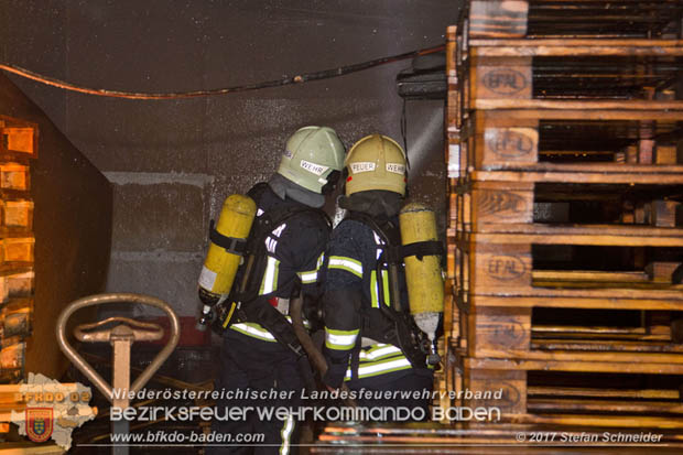 20170707 Naechtlicher Brand in einer Garage in Bad Voeslau Foto:© Stefan Schneider BFK Baden 20170707 Naechtlicher Brand in einer Garage in Bad Voeslau Foto:© Stefan Schneider BFK Baden