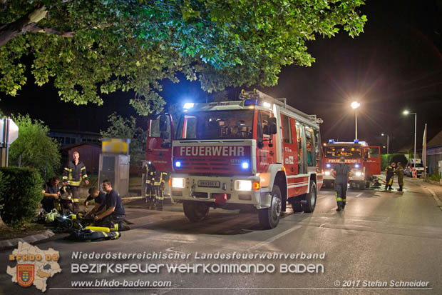 20170707 Naechtlicher Brand in einer Garage in Bad Voeslau Foto:© Stefan Schneider BFK Baden 20170707 Naechtlicher Brand in einer Garage in Bad Voeslau Foto:© Stefan Schneider BFK Baden