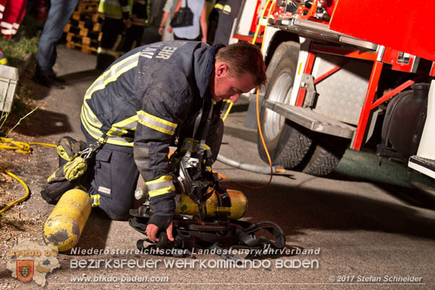 20170707 Naechtlicher Brand in einer Garage in Bad Voeslau Foto:© Stefan Schneider BFK Baden 20170707 Naechtlicher Brand in einer Garage in Bad Voeslau Foto:© Stefan Schneider BFK Baden