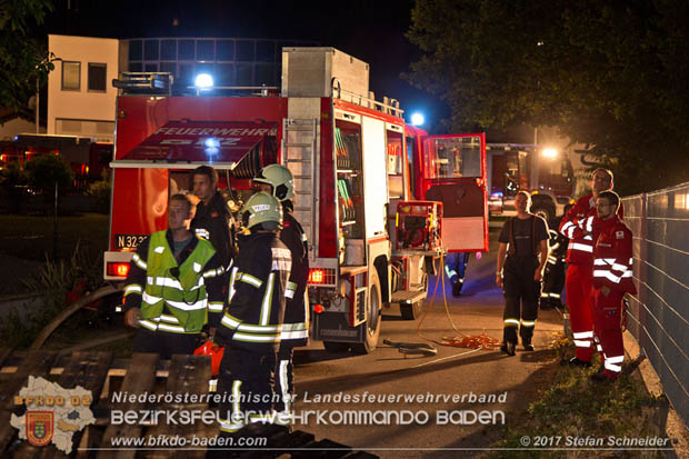 20170707 Naechtlicher Brand in einer Garage in Bad Voeslau Foto:© Stefan Schneider BFK Baden 20170707 Naechtlicher Brand in einer Garage in Bad Voeslau Foto:© Stefan Schneider BFK Baden
