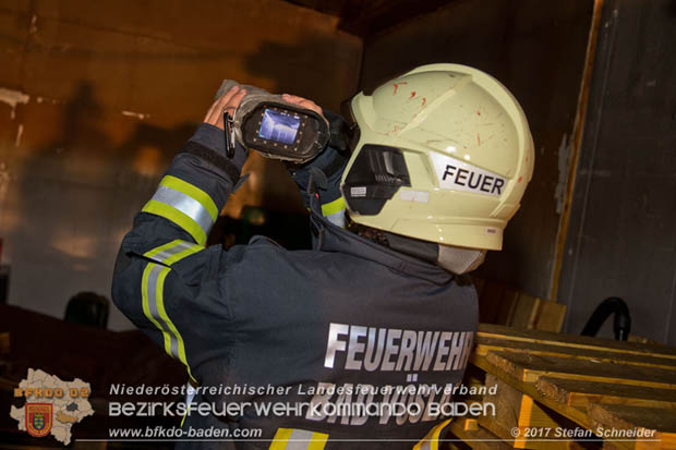 20170707 Naechtlicher Brand in einer Garage in Bad Voeslau Foto:© Stefan Schneider BFK Baden 20170707 Naechtlicher Brand in einer Garage in Bad Voeslau Foto:© Stefan Schneider BFK Baden