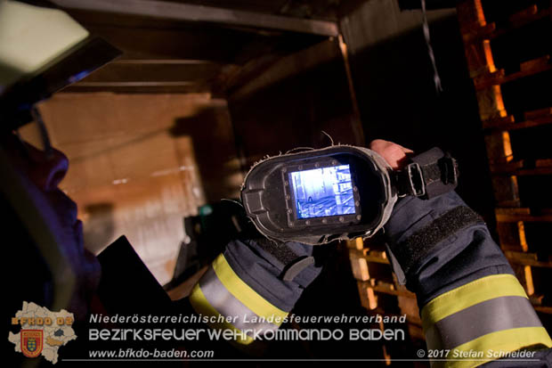 20170707 Naechtlicher Brand in einer Garage in Bad Voeslau Foto:© Stefan Schneider BFK Baden 20170707 Naechtlicher Brand in einer Garage in Bad Voeslau Foto:© Stefan Schneider BFK Baden
