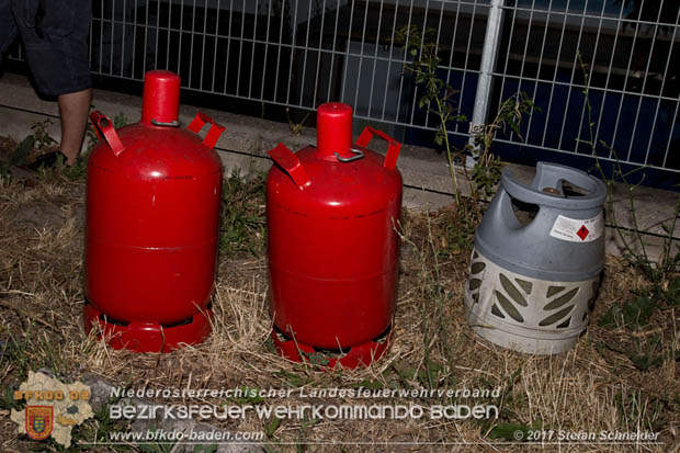 20170707 Naechtlicher Brand in einer Garage in Bad Voeslau Foto:© Stefan Schneider BFK Baden 20170707 Naechtlicher Brand in einer Garage in Bad Voeslau Foto:© Stefan Schneider BFK Baden