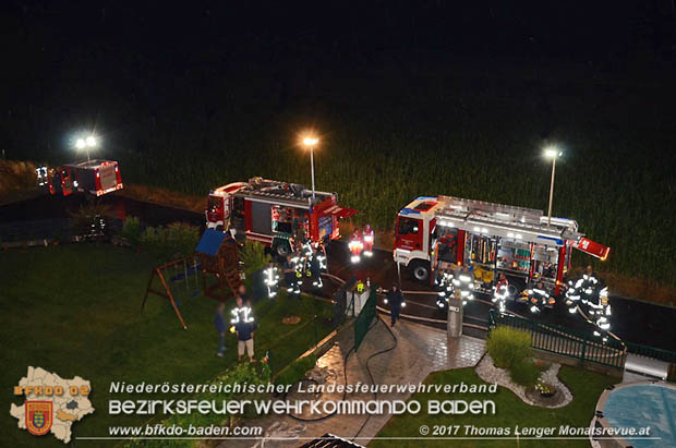 20170710 Ein vermutlicher Blitzschlag löste einen Dachstuhlbrand in Trumau aus Foto: © Thomas Lenger Monatsrevue.at 20170710 Ein vermutlicher Blitzschlag löste einen Dachstuhlbrand in Trumau aus Foto: © Thomas Lenger Monatsrevue.at