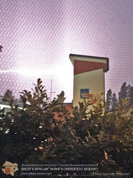 20170710 Einer der unzähligen Blitze schlug auch in das Feuerwehrhaus Wienersdorf ein