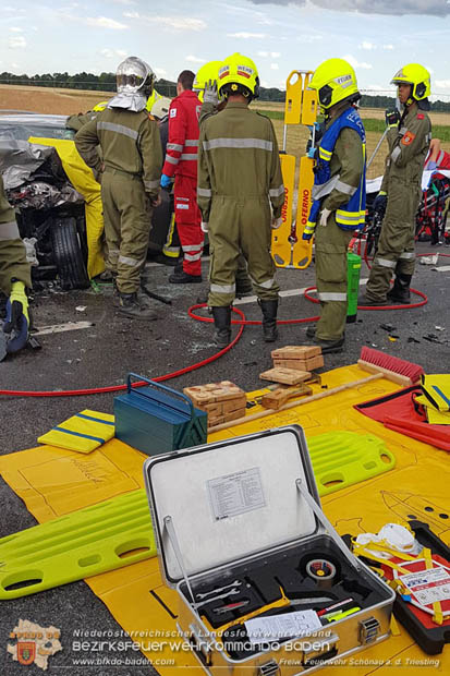 20170712 Verkehrsunfall mit tödlichem Ausgang auf der LB17 bei Schönau a.d.Triesting  Foto: © FF Schönau