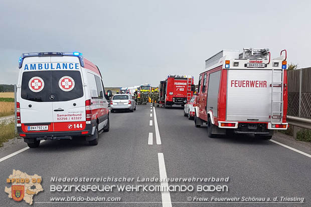20170712 Verkehrsunfall mit tödlichem Ausgang auf der LB17 bei Schönau a.d.Triesting  Foto: © FF Schönau