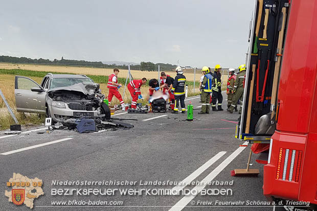 20170712 Verkehrsunfall mit tödlichem Ausgang auf der LB17 bei Schönau a.d.Triesting  Foto: © FF Schönau