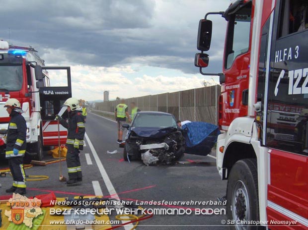 20170712 Verkehrsunfall mit tödlichem Ausgang auf der LB17 bei Schönau a.d.Triesting  Foto: © FF Günselsdorf/Christopher Neumayer