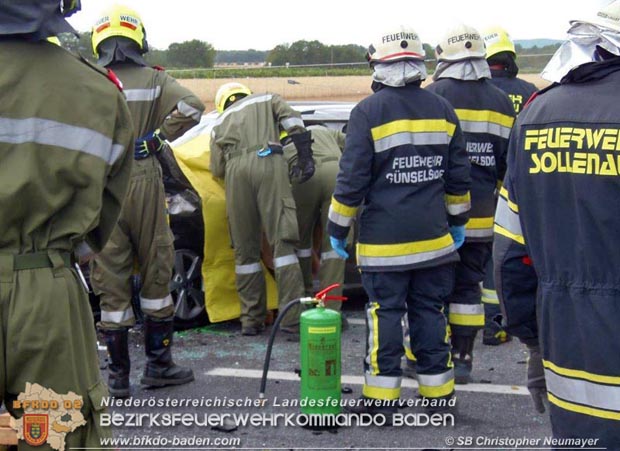 20170712 Verkehrsunfall mit tödlichem Ausgang auf der LB17 bei Schönau a.d.Triesting  Foto: © FF Günselsdorf/Christopher Neumayer