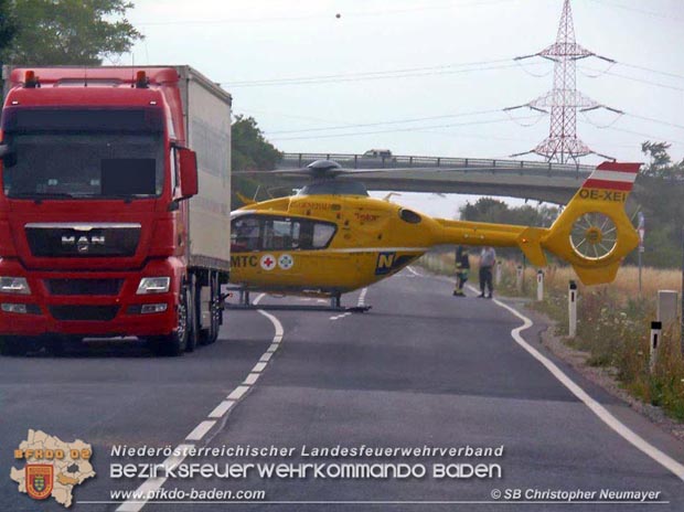 20170712 Verkehrsunfall mit tödlichem Ausgang auf der LB17 bei Schönau a.d.Triesting  Foto: © FF Günselsdorf/Christopher Neumayer