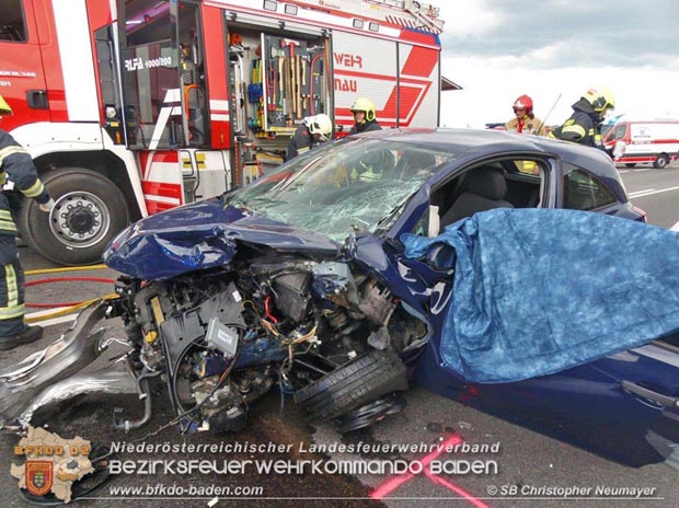 20170712 Verkehrsunfall mit tödlichem Ausgang auf der LB17 bei Schönau a.d.Triesting  Foto: © FF Günselsdorf/Christopher Neumayer