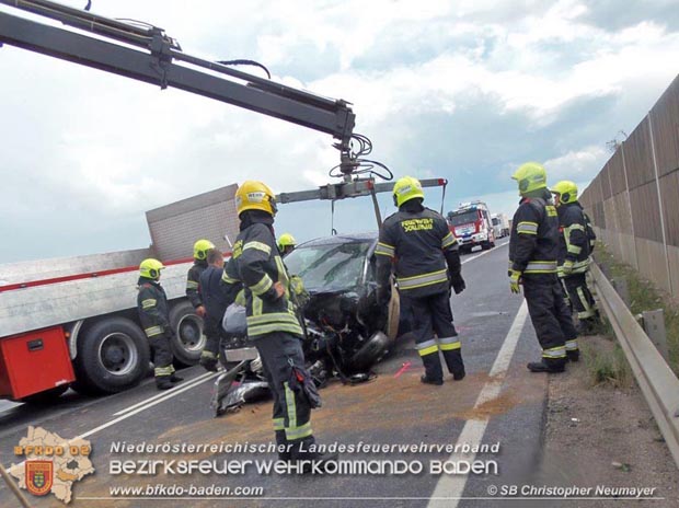 20170712 Verkehrsunfall mit tödlichem Ausgang auf der LB17 bei Schönau a.d.Triesting  Foto: © FF Schönau