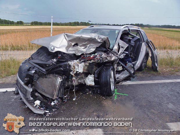 20170712 Verkehrsunfall mit tödlichem Ausgang auf der LB17 bei Schönau a.d.Triesting Foto: © FF Günselsdorf/Christopher Neumayer