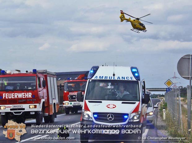 20170712 Verkehrsunfall mit tödlichem Ausgang auf der LB17 bei Schönau a.d.Triesting  Foto: © FF Günselsdorf/Christopher Neumayer