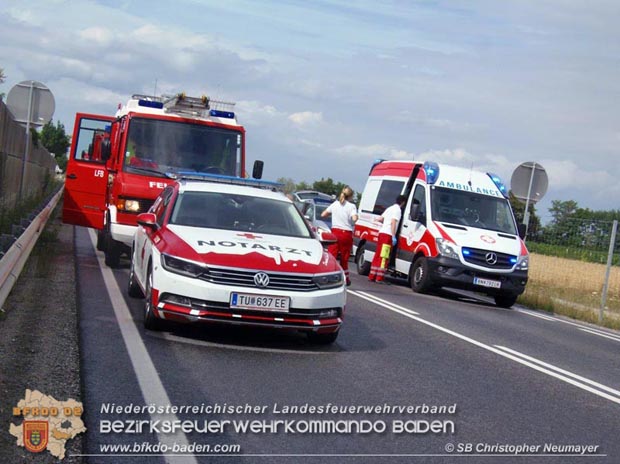 20170712 Verkehrsunfall mit tödlichem Ausgang auf der LB17 bei Schönau a.d.Triesting Foto: © FF Günselsdorf/Christopher Neumayer