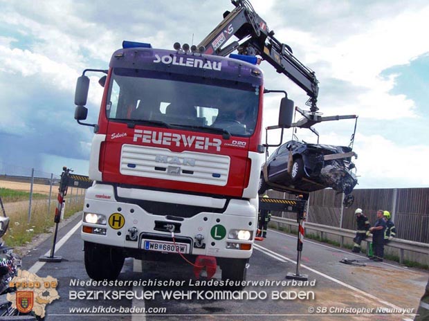 20170712 Verkehrsunfall mit tödlichem Ausgang auf der LB17 bei Schönau a.d.Triesting Foto: © FF Günselsdorf/Christopher Neumayer