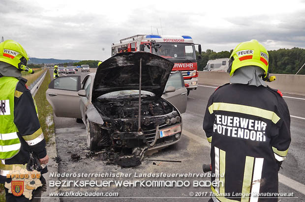 20170714 Fahrzeugbrand auf der A3 RFb Wien bei Pottendorf  Foto: © Thomas Lenger Monatsrevue.at