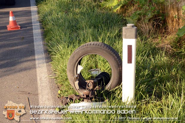 20170717 Pkw Lenkerin prallt gegen Baum auf der L4043 bei Mitterndorf a.d.Fischa Foto: © Thomas Lenger Monatsrevue.at 20170717 Pkw Lenkerin prallt gegen Baum auf der L4043 bei Mitterndorf a.d.Fischa Foto: © Thomas Lenger Monatsrevue.at