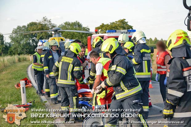 20170717 Pkw Lenkerin prallt gegen Baum auf der L4043 bei Mitterndorf a.d.Fischa Foto: © Thomas Lenger Monatsrevue.at 20170717 Pkw Lenkerin prallt gegen Baum auf der L4043 bei Mitterndorf a.d.Fischa Foto: © Thomas Lenger Monatsrevue.at