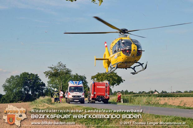 20170717 Pkw Lenkerin prallt gegen Baum auf der L4043 bei Mitterndorf a.d.Fischa Foto: © Thomas Lenger Monatsrevue.at 20170717 Pkw Lenkerin prallt gegen Baum auf der L4043 bei Mitterndorf a.d.Fischa Foto: © Thomas Lenger Monatsrevue.at