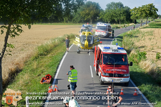 20170717 Pkw Lenkerin prallt gegen Baum auf der L4043 bei Mitterndorf a.d.Fischa Foto: © ASB ÖA Rene Weiner 20170717 Pkw Lenkerin prallt gegen Baum auf der L4043 bei Mitterndorf a.d.Fischa Foto: © ASB ÖA Rene Weiner