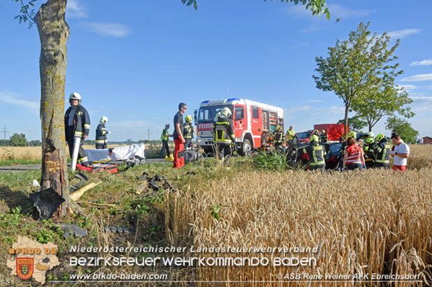 20170717 Pkw Lenkerin prallt gegen Baum auf der L4043 bei Mitterndorf a.d.Fischa Foto: © ASB ÖA Rene Weiner 20170717 Pkw Lenkerin prallt gegen Baum auf der L4043 bei Mitterndorf a.d.Fischa Foto: © ASB ÖA Rene Weiner