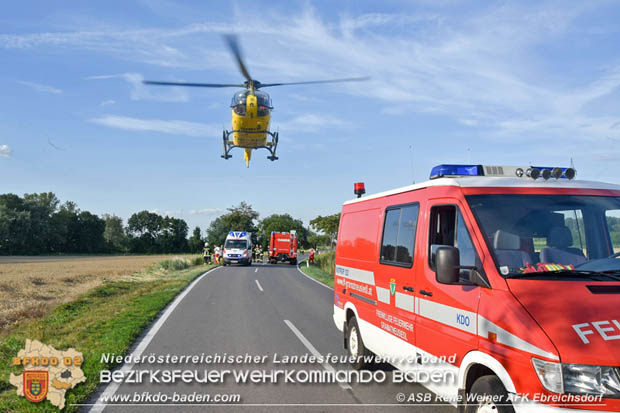 20170717 Pkw Lenkerin prallt gegen Baum auf der L4043 bei Mitterndorf a.d.Fischa Foto: © ASB ÖA Rene Weiner 20170717 Pkw Lenkerin prallt gegen Baum auf der L4043 bei Mitterndorf a.d.Fischa Foto: © ASB ÖA Rene Weiner
