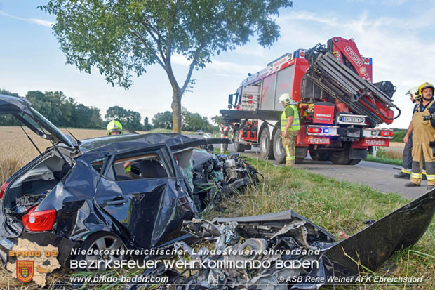 20170717 Pkw Lenkerin prallt gegen Baum auf der L4043 bei Mitterndorf a.d.Fischa Foto: © ASB ÖA Rene Weiner 20170717 Pkw Lenkerin prallt gegen Baum auf der L4043 bei Mitterndorf a.d.Fischa Foto: © ASB ÖA Rene Weiner
