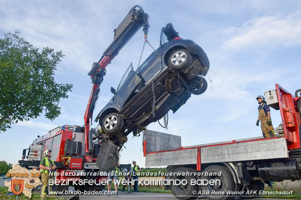 20170717 Pkw Lenkerin prallt gegen Baum auf der L4043 bei Mitterndorf a.d.Fischa Foto: © ASB ÖA Rene Weiner 20170717 Pkw Lenkerin prallt gegen Baum auf der L4043 bei Mitterndorf a.d.Fischa Foto: © ASB ÖA Rene Weiner