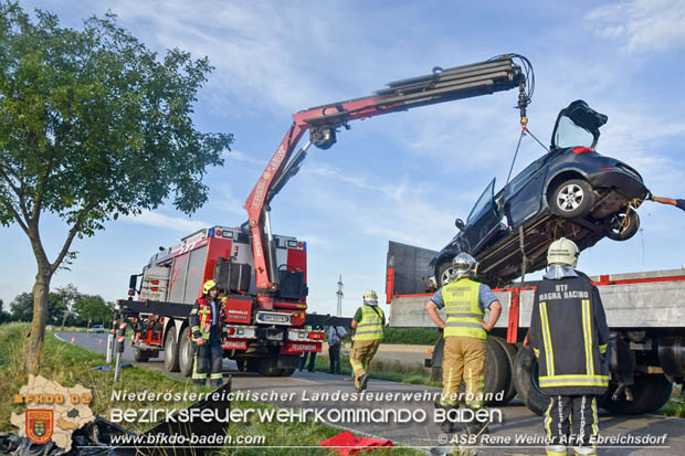 20170717 Pkw Lenkerin prallt gegen Baum auf der L4043 bei Mitterndorf a.d.Fischa Foto: © ASB ÖA Rene Weiner 20170717 Pkw Lenkerin prallt gegen Baum auf der L4043 bei Mitterndorf a.d.Fischa Foto: © ASB ÖA Rene Weiner