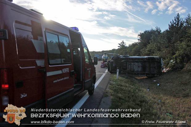 20170721 Kleintransporter verunfallt auf der A21 bei Heiligenkreuz  Foto: © Freiwillige Feuerwehr Alland
