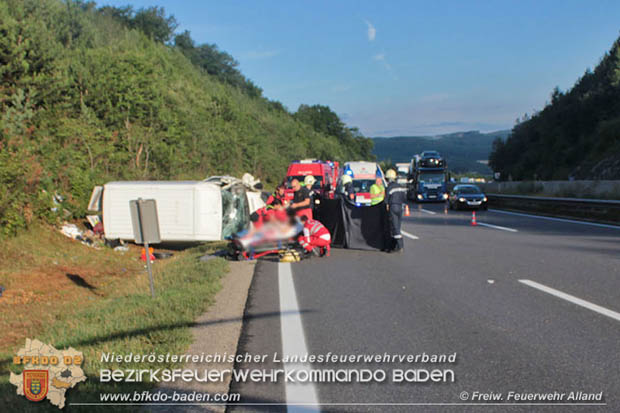 20170721 Kleintransporter verunfallt auf der A21 bei Heiligenkreuz  Foto: © Freiwillige Feuerwehr Alland