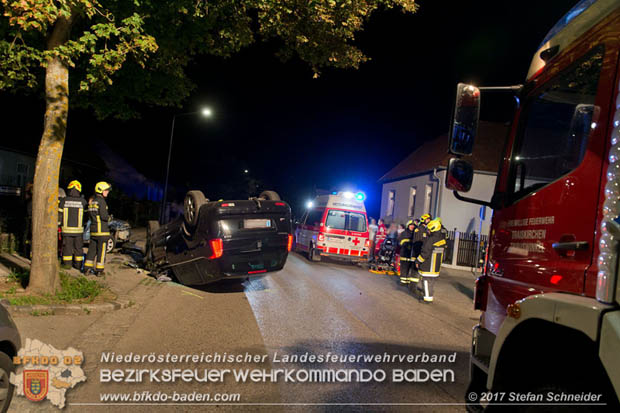 20170723 Fahrzeugüberschlag im Ortsgebiet Tribuswinkel  Foto: © Stefan Schneider BFK Baden