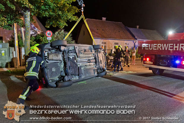20170723 Fahrzeugüberschlag im Ortsgebiet Tribuswinkel  Foto: © Stefan Schneider BFK Baden