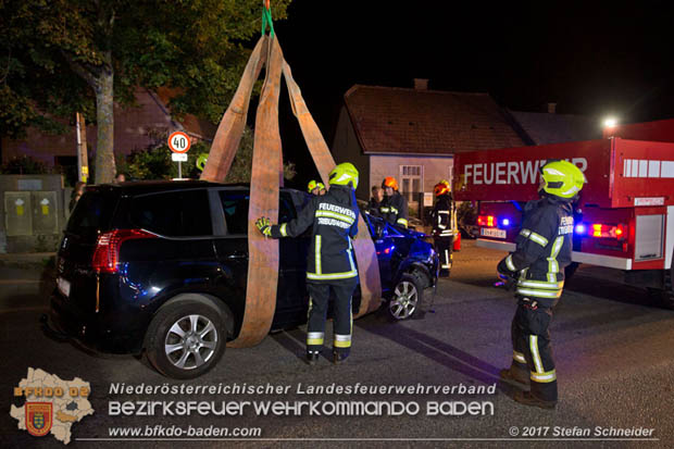 20170723 Fahrzeugüberschlag im Ortsgebiet Tribuswinkel  Foto: © Stefan Schneider BFK Baden