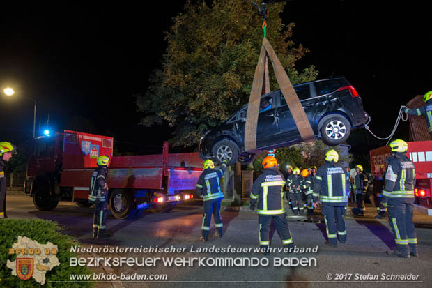 20170723 Fahrzeugüberschlag im Ortsgebiet Tribuswinkel  Foto: © Stefan Schneider BFK Baden