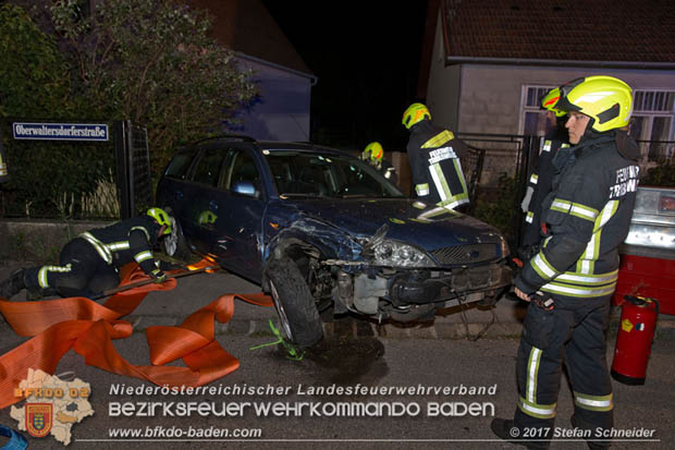 20170723 Fahrzeugüberschlag im Ortsgebiet Tribuswinkel  Foto: © Stefan Schneider BFK Baden