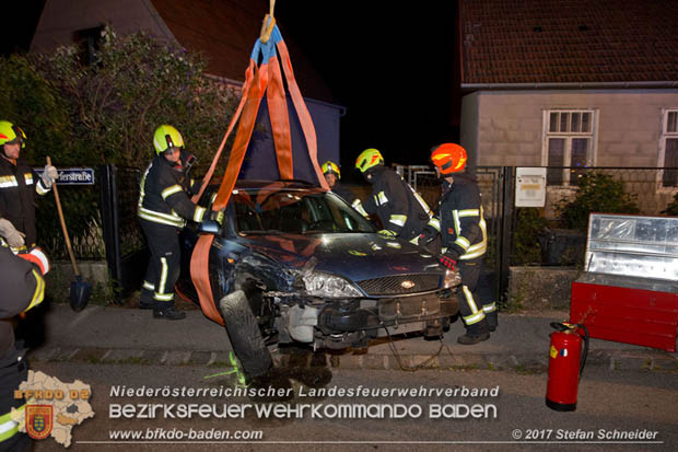 20170723 Fahrzeugüberschlag im Ortsgebiet Tribuswinkel  Foto: © Stefan Schneider BFK Baden
