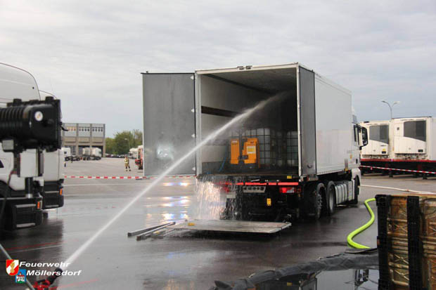 20170724 Unterstützung bei einem Schadstoffeinsatz im Bezirk Mödling Foto: © Hans Dietl FF Möllersdorf 20170724 Unterstützung bei einem Schadstoffeinsatz im Bezirk Mödling Foto: © Hans Dietl FF Möllersdorf