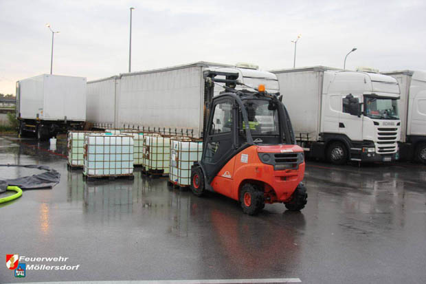 20170724 Unterstützung bei einem Schadstoffeinsatz im Bezirk Mödling Foto: © Hans Dietl FF Möllersdorf 20170724 Unterstützung bei einem Schadstoffeinsatz im Bezirk Mödling Foto: © Hans Dietl FF Möllersdorf