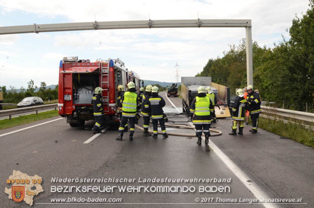 20170725 Brand eines Lkw Anhängers auf der A3 zwischen Ebreichsdorf und Münchendorf  Foto: © Thomas Lenger Monatsrevue.at