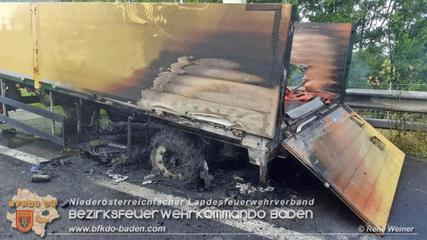 20170725 Brand eines Lkw Anhängers auf der A3 zwischen Ebreichsdorf und Münchendorf  Foto: © ASB Rene Weiner FF Weigelsdorf