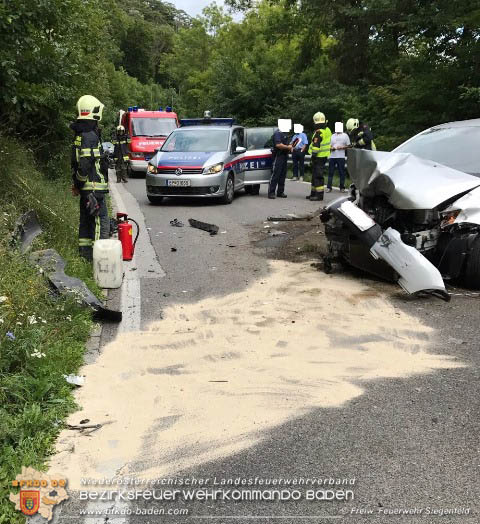 20170726 Verkehrsunfall LB210 Baden-Sattelbach  Foto: © Freiwillige Feuerwehr Siegenfeld