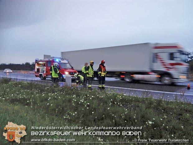 20170727 Bergung eines 3,5 Tonnen schweren Klein-Lkw auf der A2 Richtungsfahrbahn Wien  Foto: © Freiwillige Feuerwehr Traiskirchen-Stadt