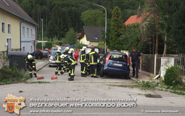 20170813 Verkehrsunfall mit alarmierter Menschenrettung in Hirtenberg  Foto: © Johannes Weinbauer BFK Baden